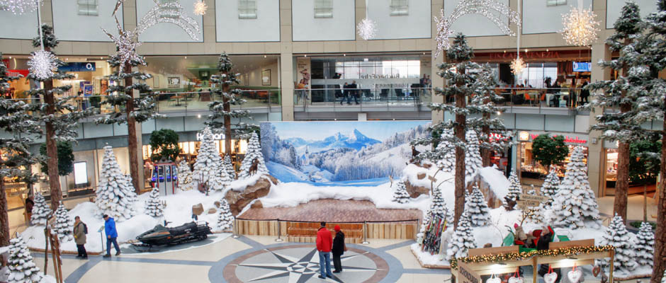 Die Winterdekoration im Allee-Center Leipzig zum Thema Alpenpanorama