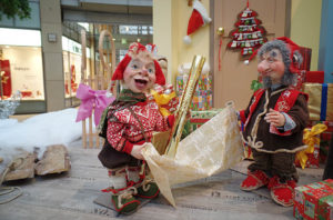 die Weihnachtstrolle Akseli und Magnus aus der Weihnachtsdekoration Allee-Center Leipzig